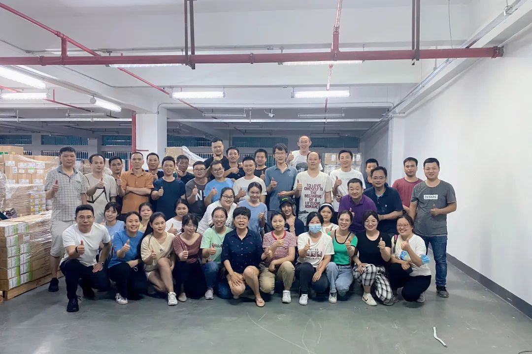 同心聚力 戰(zhàn)高溫酷暑，英唐智控圓滿完成深圳倉搬遷工作